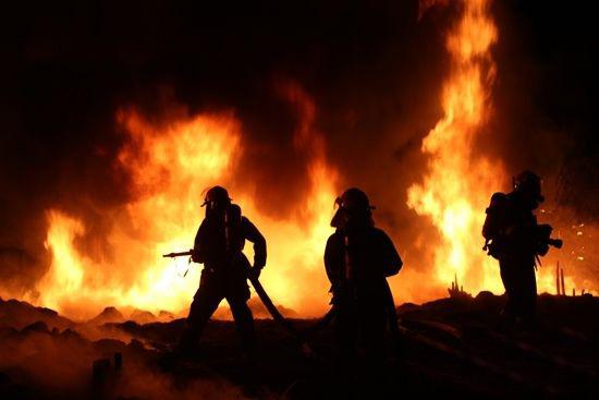 火災(zāi)逆行者 火災(zāi)逆行者