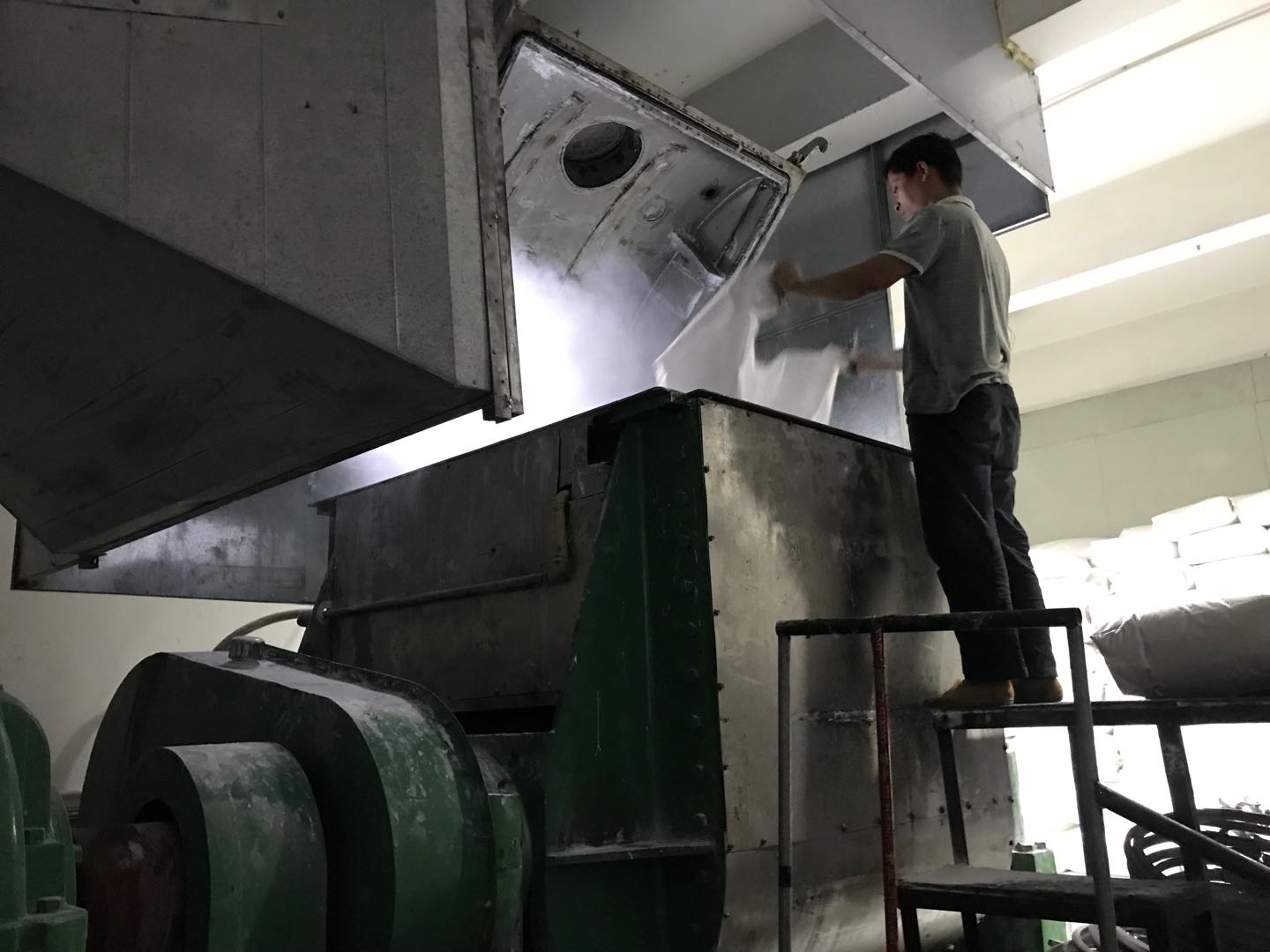 ISO認證,加深液態硅膠生產設備的認識